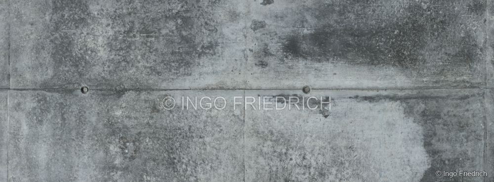 Raue Betonzeichnung im Detail – fotografische Betonoberfläche von Ingo Friedrich