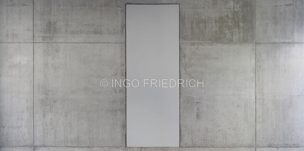 Betonfelder mit vertikaler Teilung – fotografische Betonoberfläche von Ingo Friedrich