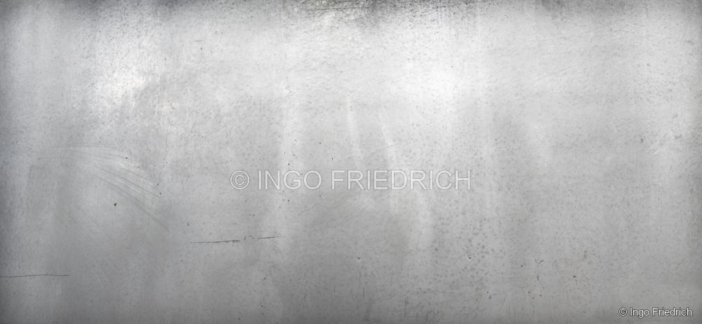 Sichtbeton mit Lichtverlauf – fotografische Betonoberfläche von Ingo Friedrich