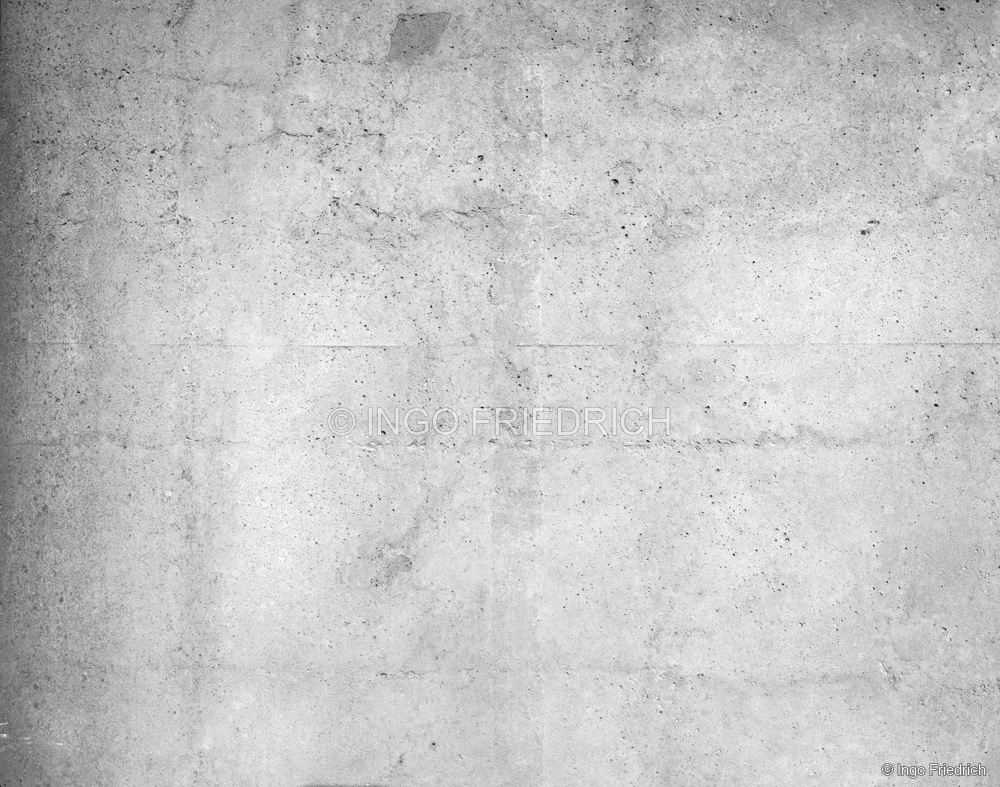 Heller Beton mit rauer Zeichnung – fotografische Betonoberfläche von Ingo Friedrich