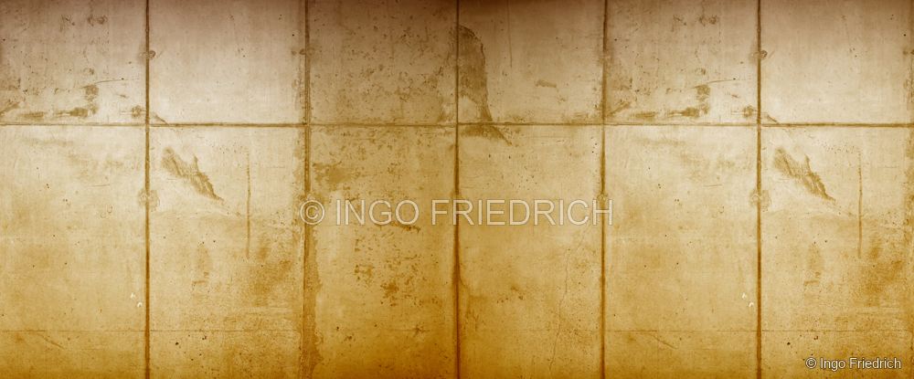 Sichtbeton in warmen Erdtönen – fotografische Betonoberfläche von Ingo Friedrich